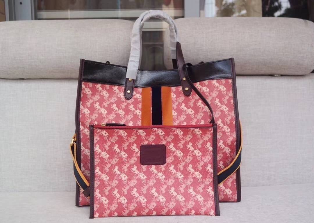 OUTLET 】Coach Field Tote With Horse And Carriage Print พร้อมส่งที่ไทย