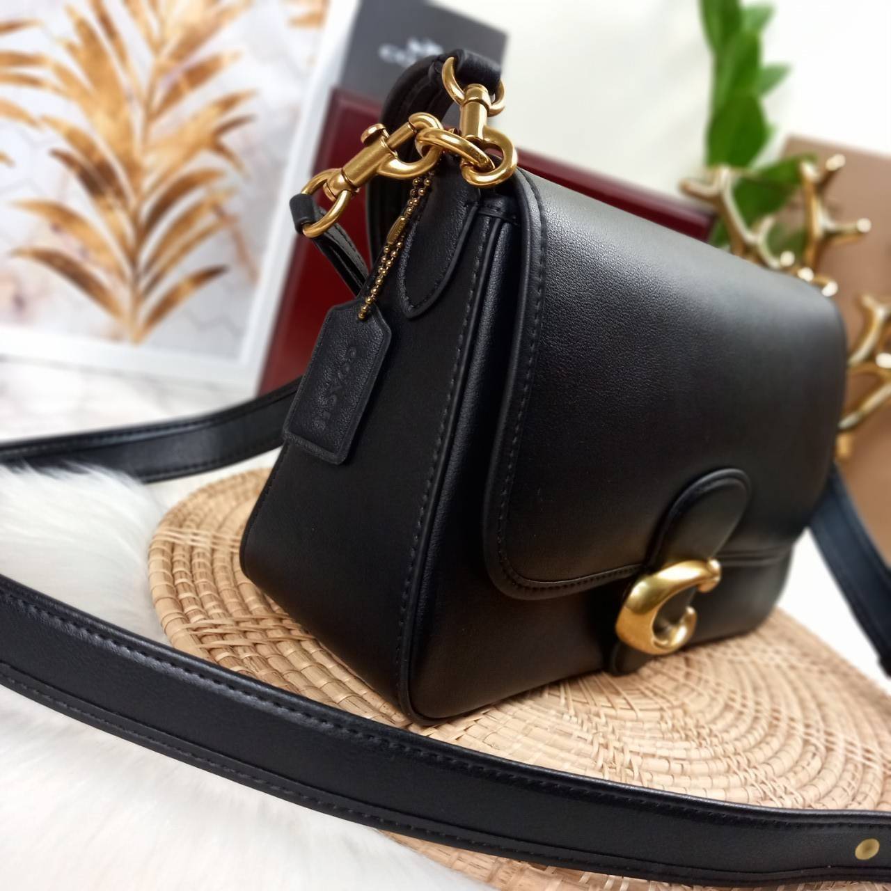 COACH SOFT TABBY SHOULDER BAG (C4823//C5261) กระเป๋าถือ กระเป๋าสะพาย ที่ใครๆก็เข้าถึงได้ หรูหรา คลาสสิค ลุคเรียบร้อย แต่ความสวยไม่น้อย! ดาเมจความลุคผู้ดีรุนแรงมาก!!เกินต้าน!!// วัสดุหนังแท้ทั้งใบ หนังเรียบ หนังนิ่มมากๆ อยู่ทรงสวยมากๆด้วย// ด้านในโล่งกว้าง