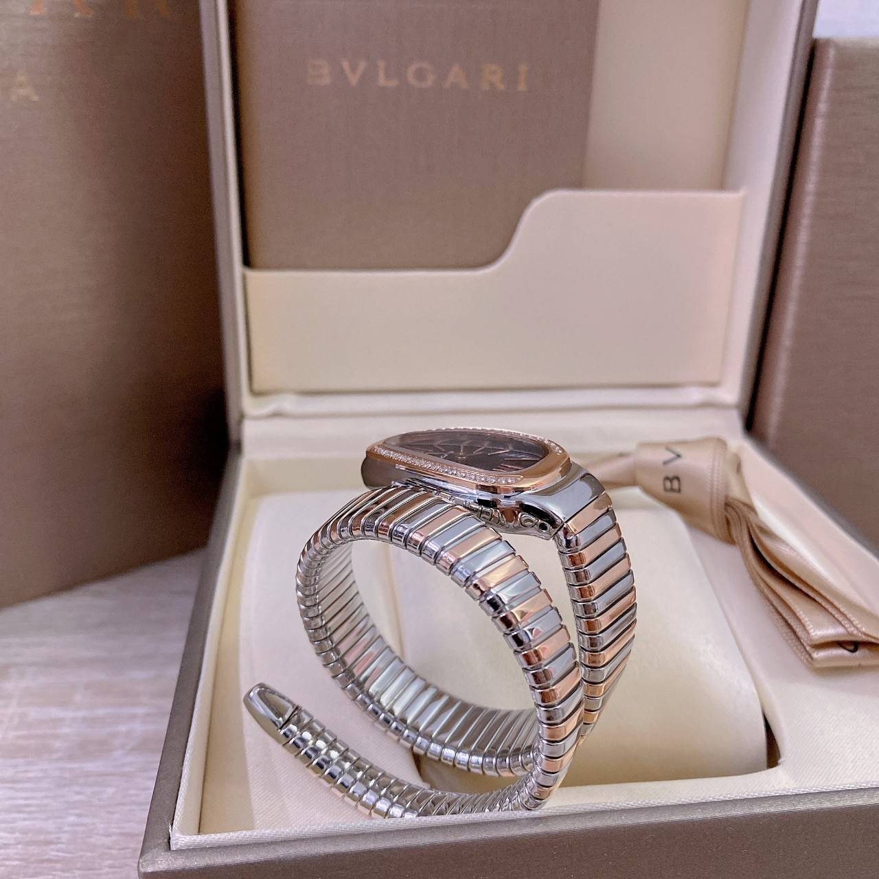 BVLGARI SERPENTI WATCH 24mm 26mm นาฬิกาบุลการี รุ่นหน้าปัดล้อมเพชร นาฬิกาผู้หญิง ภาพสินค้าถ่ายจากงานขายจริง