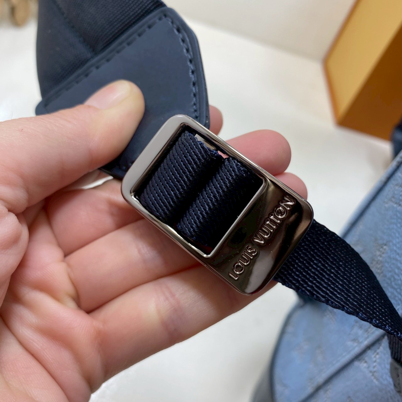 VIP หนังแท้ | LV Christopher MM Backpack กระเป๋าสะพายหลังรุ่นใหม่รังสรรค์จาก Monogram Heritage แคนวาสในสีสันที่ได้แรงบันดาลใจจากการท่องโลกผ่านผืนน้ำและเรือเดินสมุทรสุดหรู