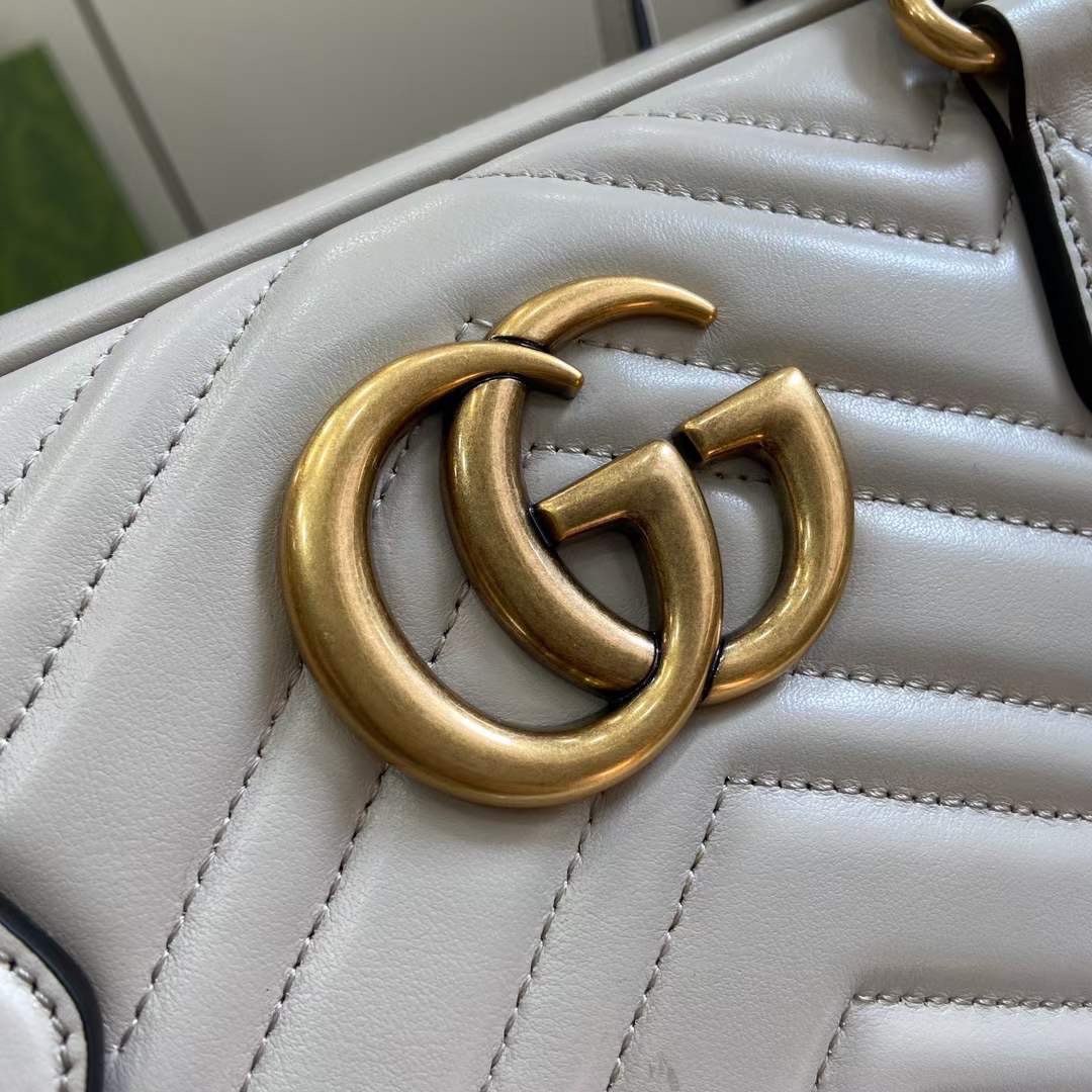 14" GUCCI GG MARMONT MEDIUM TOP HANDLE BAG กระเป๋าสะพายไหล่ใบใหญ่ หนังลายเชฟร่อนรุ่นใหม่ต้อนรับซัมเมอร์ สวยหรูตามตามแบบฉบับแบรนด์