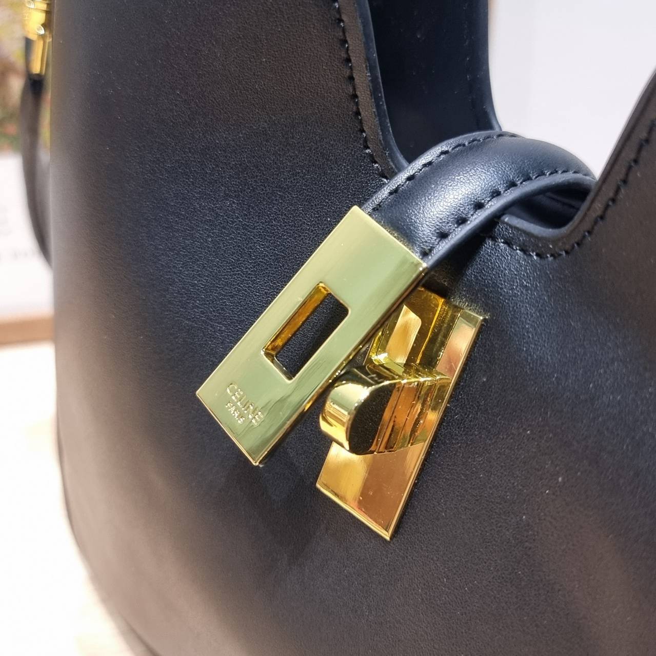 CELINE small camille soft bag มาแรงมาก! กับกระเป๋าที่ตัวแม่ใช้กันเยอะสุดๆ แม่ชมเอย อินฟลูดังๆมีใช้กันครบ ด้วยรูปทรงยอดนิยม