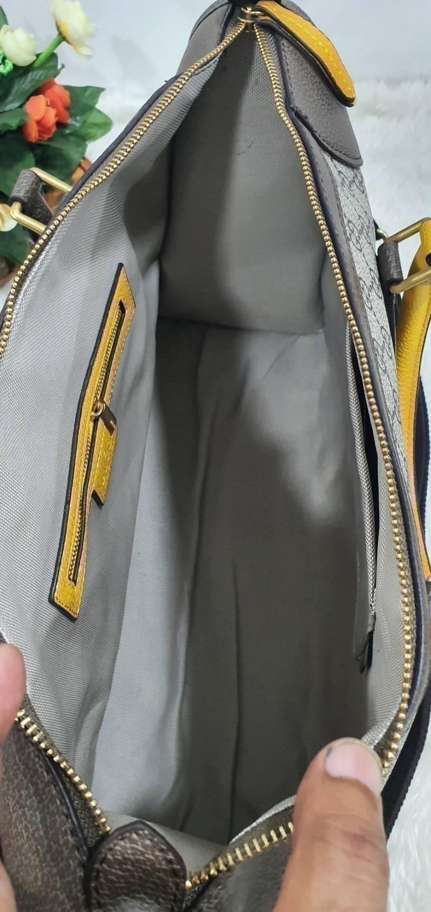 GUCCI Neo Vintage Monogram Travel Bag / Gucci Duffle bag กระเป๋าเดินทางใบใหญ่ มาพร้อมสายสะพายที่สามารถถอดได้ ให้คุณเลือกสะพายไหล่หรือถือได้