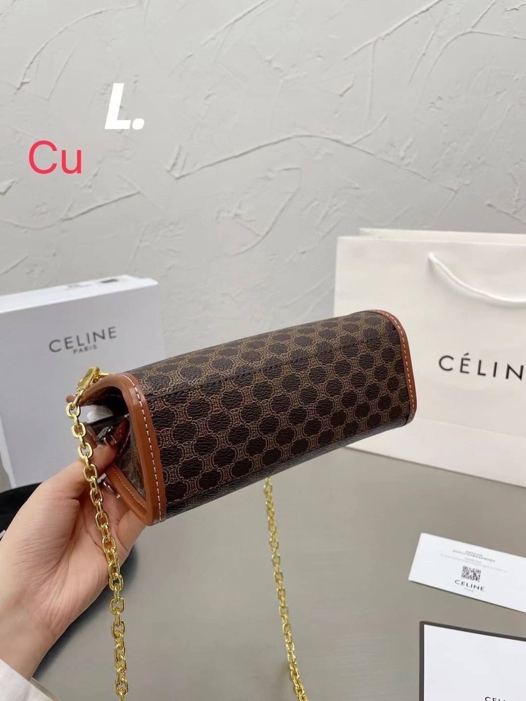 CELINE VINTAGE TOTE BAG / CELINE Macadam tote bag กระเป๋าโท้ทสไตล์วินเทจไซส์เล็ก ขนาดกำลังสวย พกพาง่าย ใหม่ล่าสุด ที่ใช้สามารถใช้ได้ทั้งหนุ่มๆและสาวๆ รูปทรงคลาสสิค