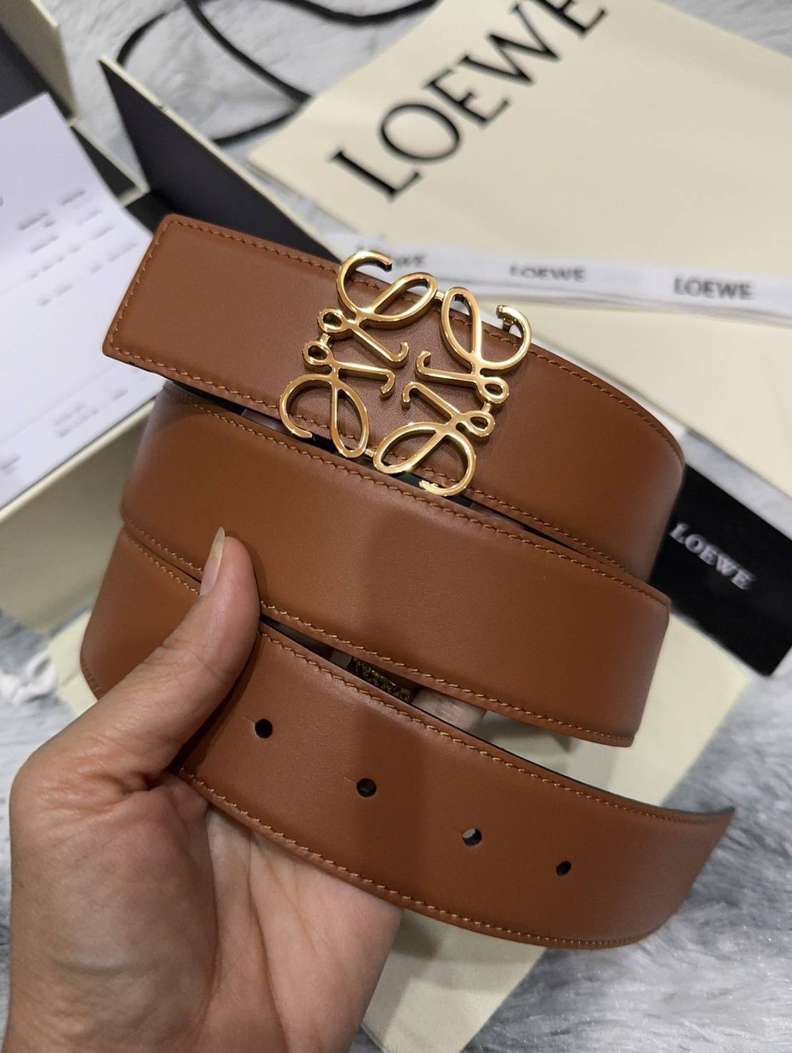 TOP ORI | หนังแท้ Loewe Belt / Loewe Anagram Leather Belt เกรดเทพดีสุด เข็มขัดโลเอเว่หนังแท้ สุดคลาสสิค วินเทจ เรียบง่าย ผู้ดี เป็นซิกเนเจอร์ ใช้งานเป็น everyday use ได้เลย
