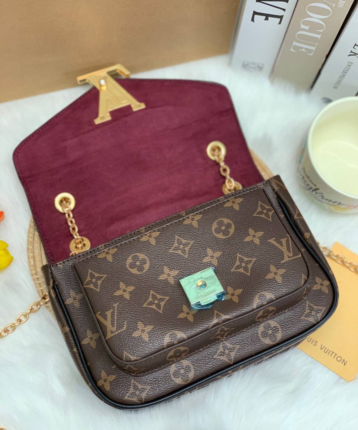 LOUIS VUITTON PASSY MONOGRAM 2 WAYS HANDBAG พร้อมส่งความสวย! กระเป๋า LV จาก Premium gift ต่างประเทศ ✔️รุ่นนี้เป็นหนังแท้ลาย monogram ทรงกระเป๋าคือสวยหรู ดูดีมากๆค่ะ