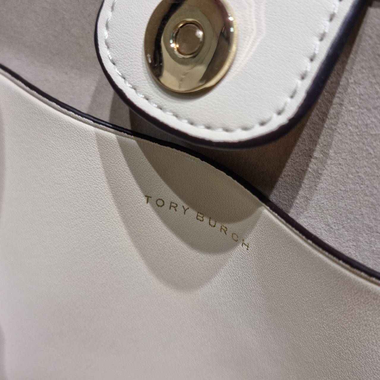 TORY BURCH SMALL T MONOGRAM MCGRAW BUCKET BAG กระเป๋าทรงบัคเก็ตโมโนแกรม เกรดออริ สลับแท้ 1:1 ใช้งานต่างประเทศได้