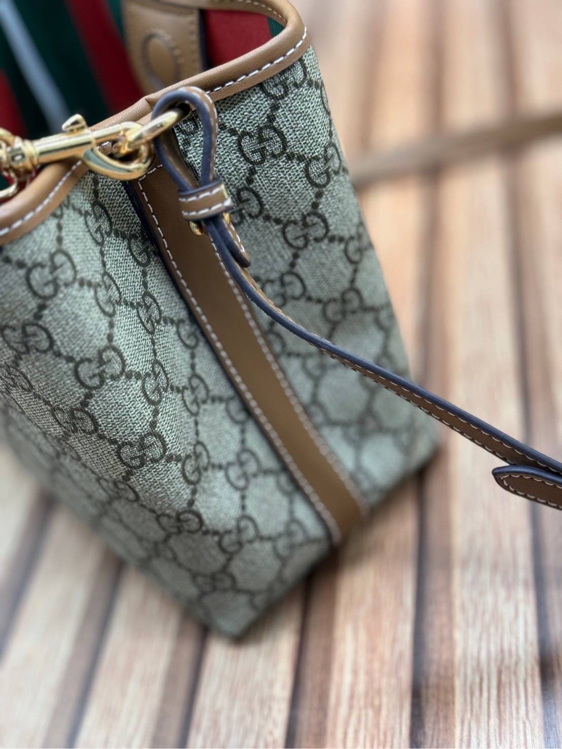 ORI หนังแท้ | GUCCI GG Emblem medium bucket bag กระเป๋าถือ/สะพายทรงบัคเก็ต ขนาดกลางใบใหญ่ จุของได้เยอะ ดีไซน์คลาสสิคคงความเอกลักษณ์