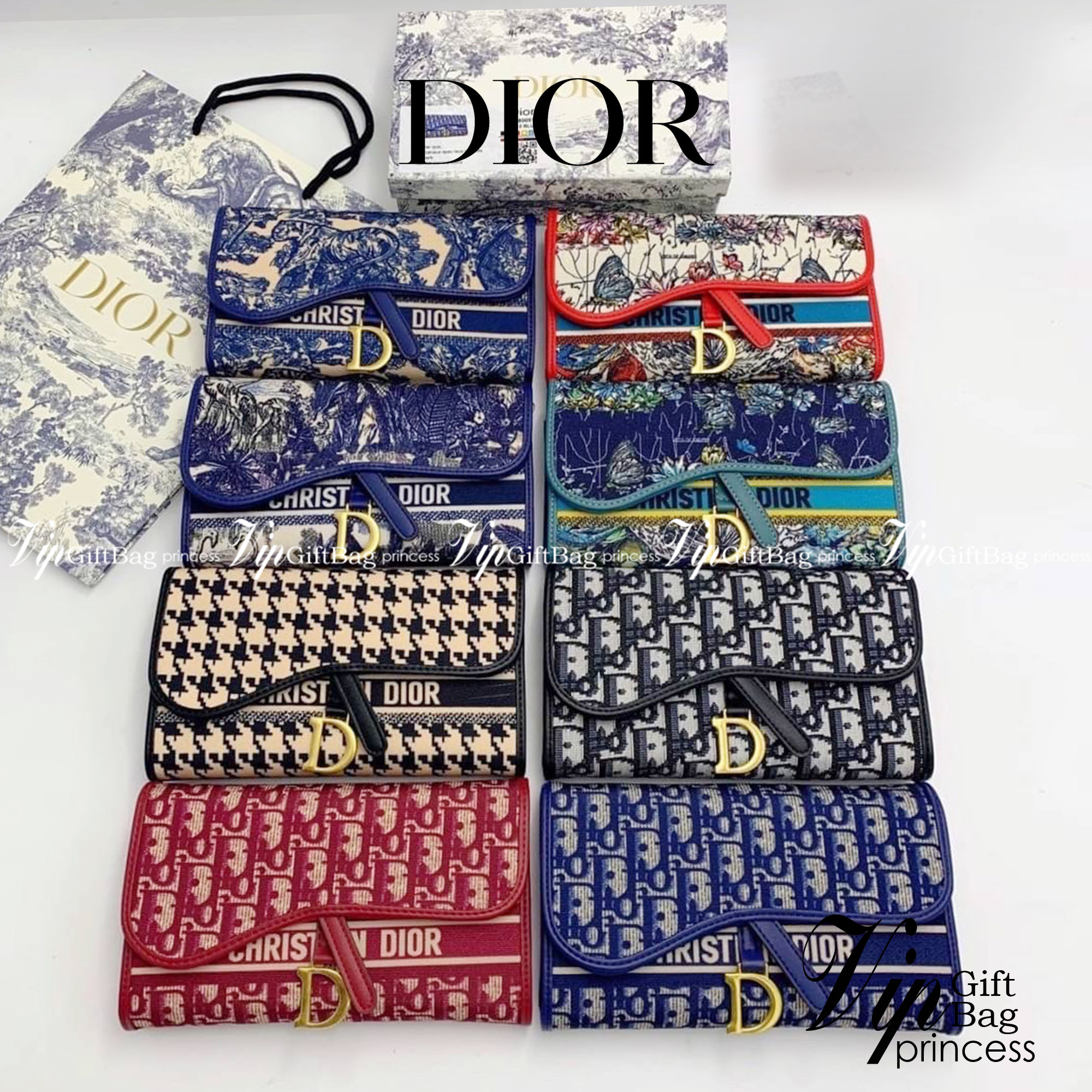 DIOR LONG WALLET WITH CHAIN MONOGRAM / DIOR WALLET กระเป๋าสตางค์ใบยาวพร้อมสายสะพายโซ่อะไหล่ทองสลับหนัง ขนาดกำลังน่ารัก เป็นเอกลักษณ์ของความหรู วัสดุแคนวาสแท้และผ้า Jacquard อย่างดี ผสมผสานความสง่างามและคลาสสิกที่เข้ากับยุคสมัย ด้านหน้าโดดเด่นด้วยซิกเนเจอร