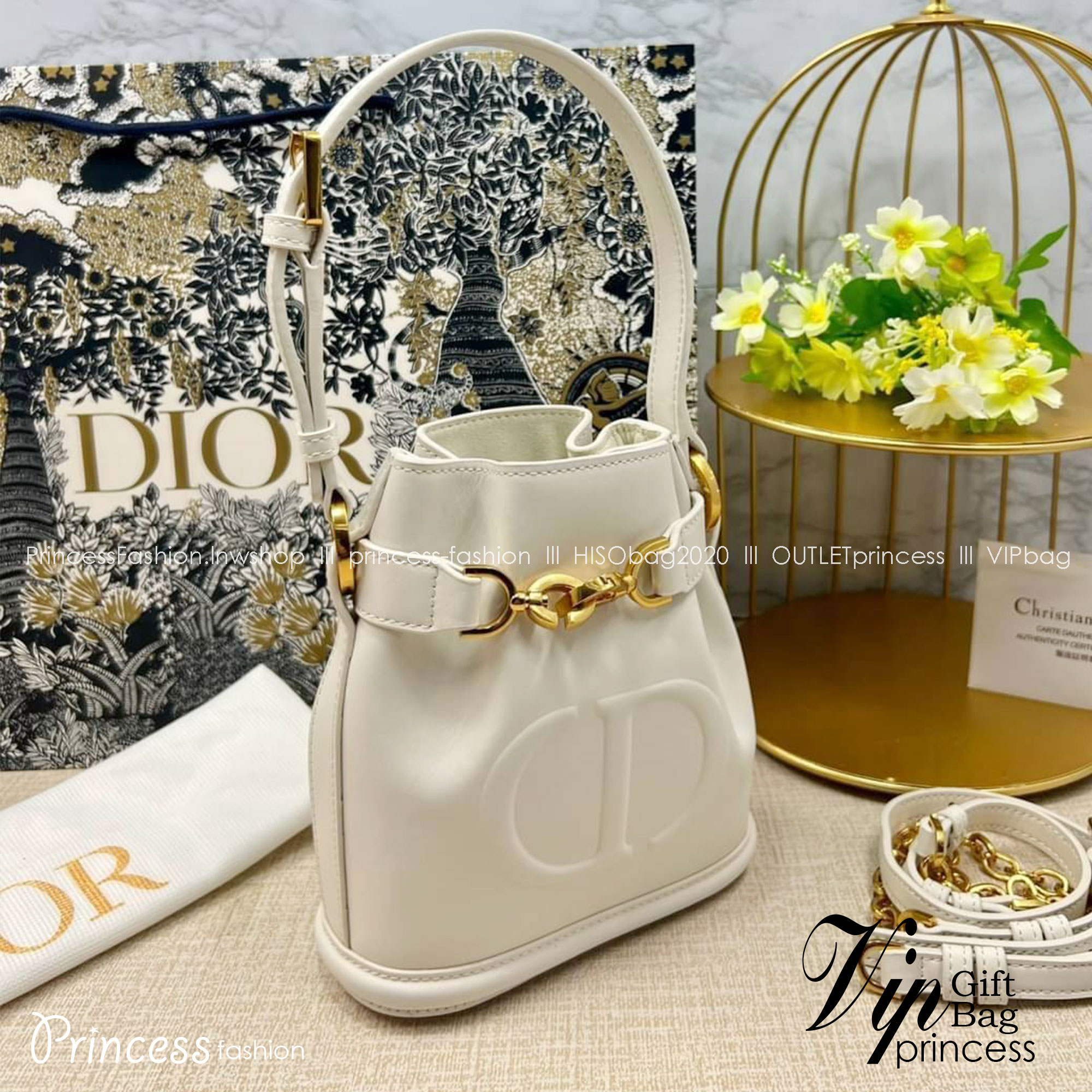 DIOR SMALL C'EST 17 cm / Dior bucket bag รุ่นใหม่สวยหรู ดูแพงมากค่ะ กระเป๋าสะพายบัคเก็ต รูปทรงคลาสสิค ใช้งานง่ายภายในโล่งกว้างมาก สวยมาก ควรมีค่า
