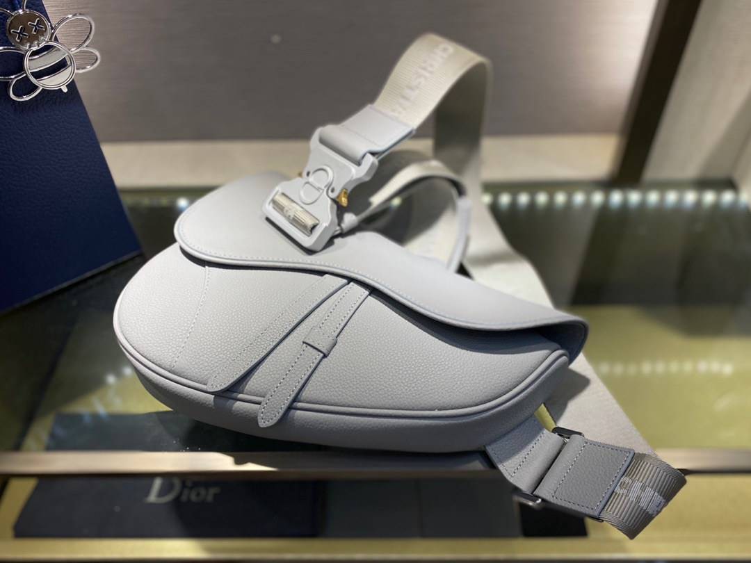 หนังแท้ CHRISTIAN DIOR SADDLE BAG GRAY Grained Calfskin พร้อมส่งที่ไทย ออริจินอลหนังแท้ทั้งใบ ภาพสินค้าถ่ายจากงานขายจริง ใช้งานต่างประเทศได้