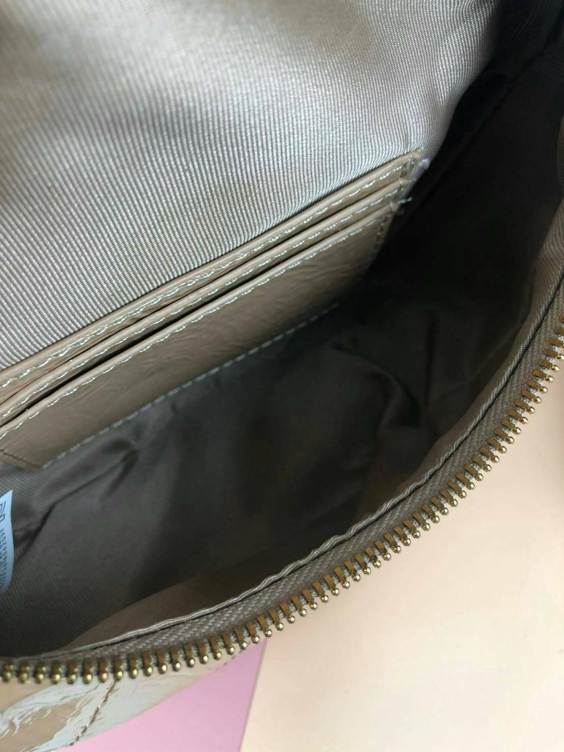 CHARLES & KEITH WRINKLED EFFECT RING ZIP TASSEL CROSSBODY BAG กระเป๋าสาระพัดประโยชน์ ใช้คาเอว คาดอก หรือจะสะพายแบบครอสบอดี้ได้ค่า 💥💥 มีโลโก้แบรนด์ที่ด้านหน้า เปิดปิดแบบซิปคู่เก๋ๆ ด้านในมีช่องใส่บัตรได้ 3 ช่อง รุ่นนี้ใส่ iPhone plus ได้พอดี