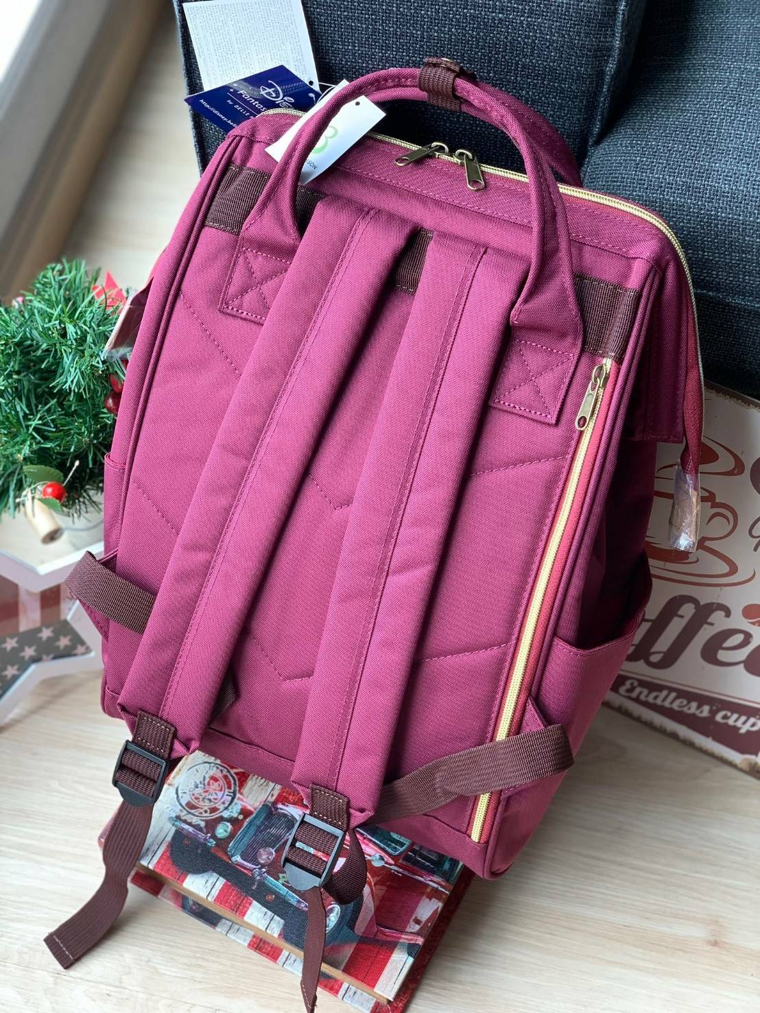 Belle Maison's Disney Fantasy Bags! รุ่น Classic Backpack จากBellemaison แห่งเดียวในประเทศญี่ปุ่น มีรูปโฉมและสไตล์ใช้งานคล้ายแบรนด์ Anello แต่งแต้มสีสันและลวดลายเพิ่มเติมลงบนกระเป๋าจากเหล่าการ์ตูนของดิสนีย์ เป็นรุ่นลิมิเตทสุดๆที่ออกมาไม่บ่อยเลยคร้า!!