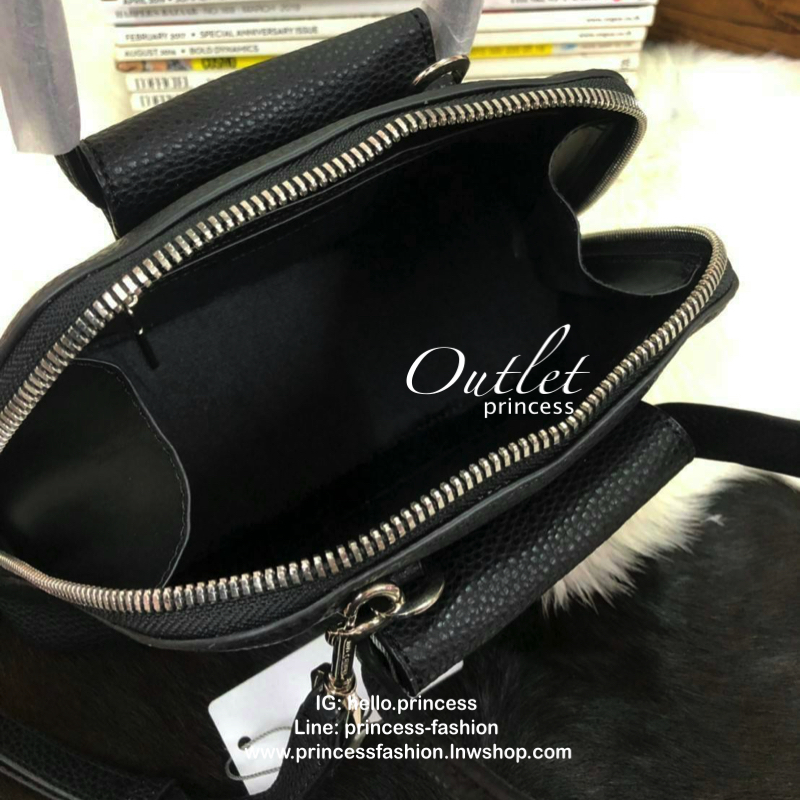 CHARLES & KEITH MINI RING HANDLE DOME BAG 2019 กระเป๋าสะพายขนาดเล็กหนัง pu ลาย pebble ทรงโดม หนังนิ่มอยู่ทรง ด้านหน้าโลโก้โลหะนูน เปิด-ปิดด้วยซิป ซิปคู่ รูดได้สุดใบ เปิดได้กว้างสะดวกหยิบสัมภาระ ภายในมีช่องซิปเล็ก 1 ช่องและช่องย่อย ใส่กระเป๋าเงินยาวได้ มีส