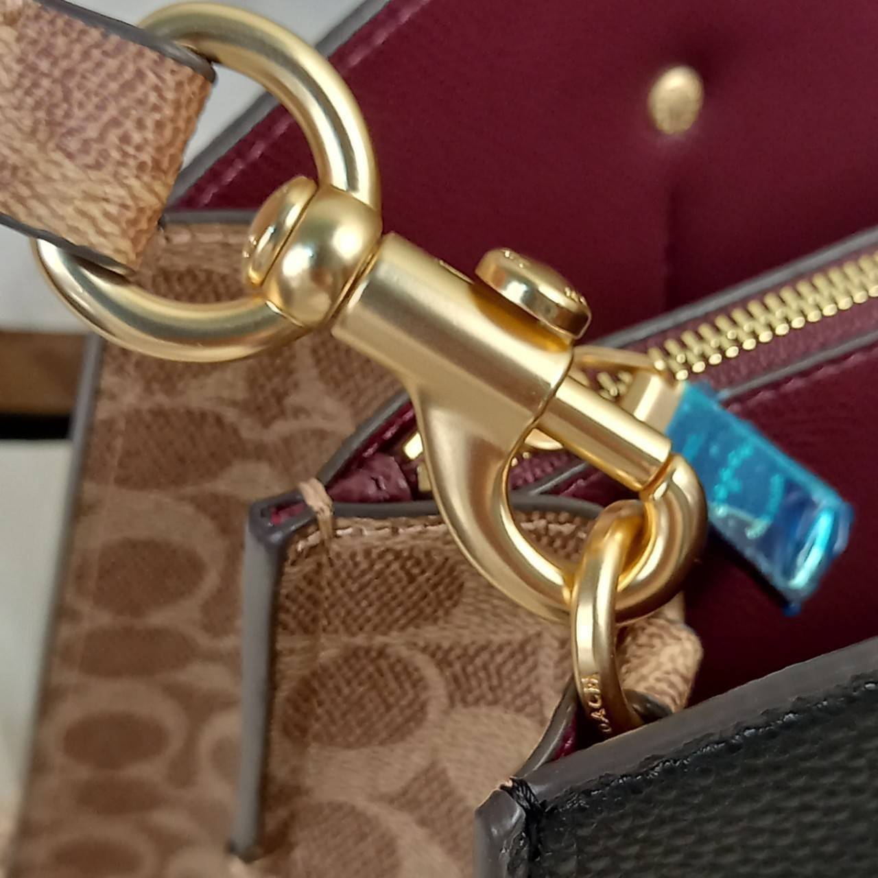 COACH CHARLIE CARRYALL IN SIGNATURE CANVAS (31210) ðšāđāļĢāļĩāļĒāļāļŦāļĢāļđ āļāļĨāļēāļŠāļŠāļīāļ//āļāļĢāļ°āđāļāđāļēāļāļ·āļ āļāļĢāļ°āđāļāđāļēāļŠāļ°āļāļēāļĒ āļāļĢāļ TOTE āļŠāļļāļāļŦāļĢāļđāļŦāļĢāļē āļāļĩāđāļāļāđāđāļāđ āđāļĄāđāļāļģāđāļ// āļ§āļąāļŠāļāļļāđāļāļāļ§āļēāļŠ āļāļŠāļĄāļŦāļāļąāļāđāļāđāļāļļāļāļ āļēāļāđāļĒāļĩāđāļĒāļĄ āļĢāļđāļāļāļĢāļāđāļāļāđāļāđāļ āļĨāļēāļĒ SIGNATURE āļŠāļ§āļĒāļĄāļēāļ// āļāđāļēāļāđāļāļĄāļĩ 2 āļāđāļāļāđāļĨāđāļāļāļ§āđāļēāļ āđāļĨāļ°āļāļĩāļ 1 āļāđāļāļāļāļīāļāļ