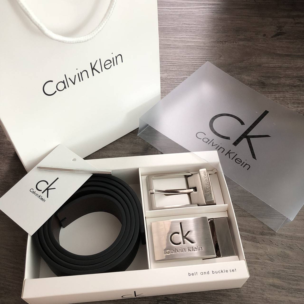 Calvin Klein Belt and Buckle Set เซตสุดคุ้ม!! เข็มขัด + หัวเข็มขัด 2 ชิ้น จะมอบเป็นของขวัญหรือใช้เองก็แนะนำค่ะ