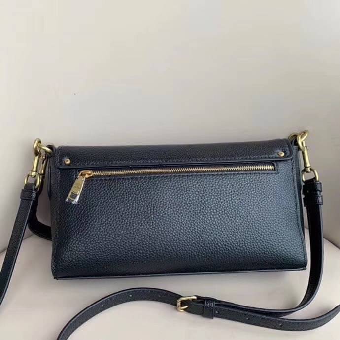 COACH SMALL JADE SHOULDER BAG [F91105,90782] กระเป๋าสะพายไหล่ ดีไซน์วินเทจย้อนยุค สวยคมชัด คลาสสิคใช้ได้ทุกลุค วัสดุหนัง pepble ทนทาน เปิด-ปิดด้วยฝาคาดโลโก้ พร้อมแถบแม่เหล็กในตัว รับรองแน่นหนา ด้านหลังมีช่องซิปให้ ภายในเป็นช่องโล่ง ขนาดกำลังดี ใช้งานง่าย 