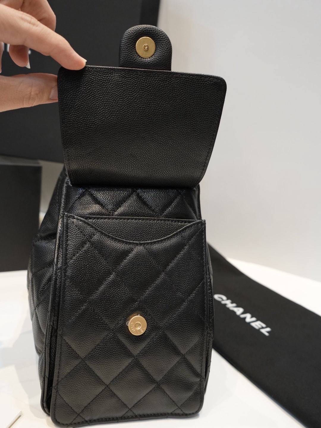 TOP ORI หนังแท้ | CHANEL 25 Small Handbag Spring-Summer 2025 กระเป๋าสะพายรุ่นใหม่สุดฮอตแห่งปี หนังแท้ลายเกรน ที่สุดแห่งความไอคอนิก มาพร้อมใบเล็ก อะไหล่สีทองสวยหรู