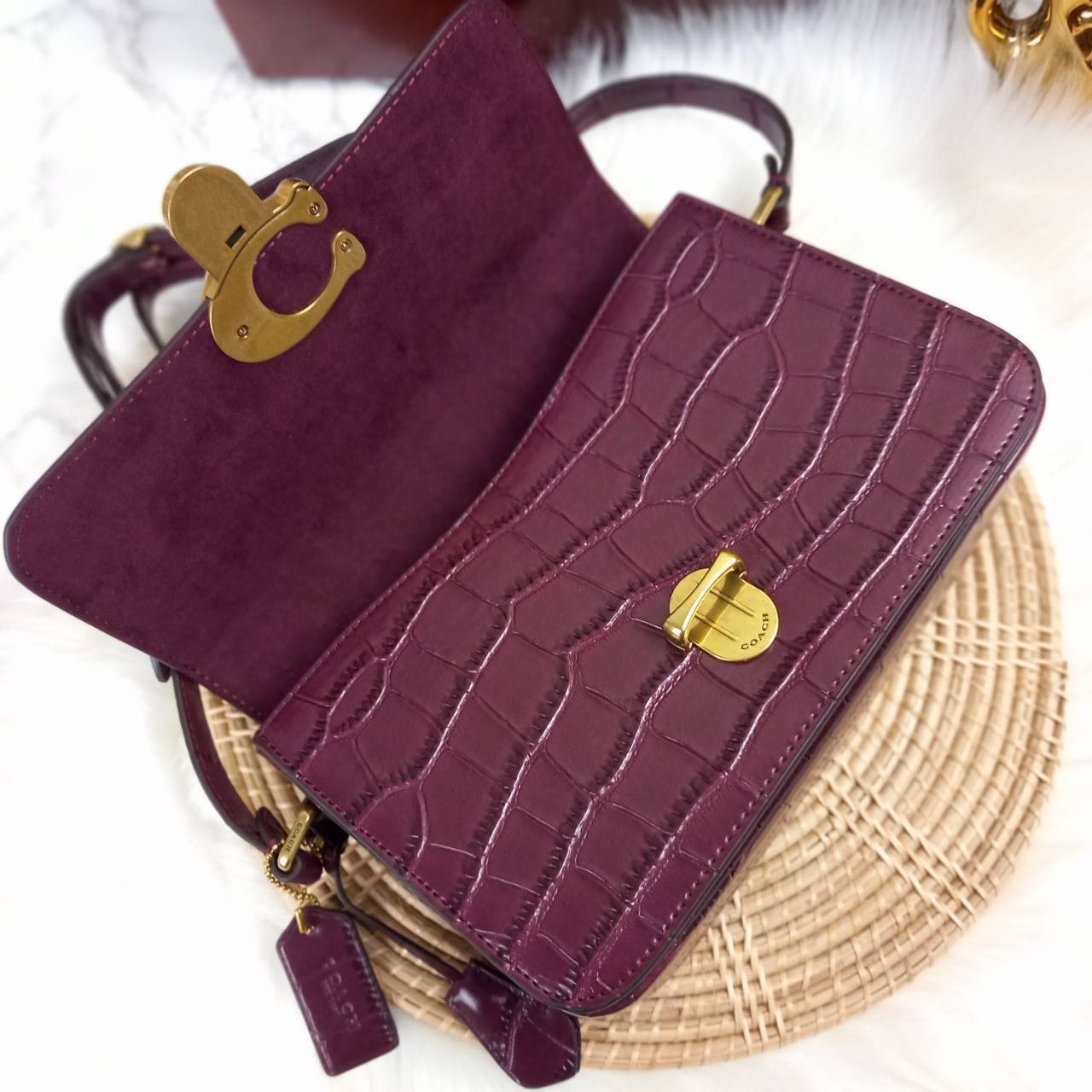 COACH CROCODILE EMBOSSED LEATHER STUDIO SHOULDER BAG (COACH C6640)🌺เอาซิ๊!!ใครอดใจไหวให้รู้ไป!! สวยตาแตก!! ปรับลุคให้ดูแพง แบบไม่ปรานีกันล่ะคราวนี้!// กระเป๋าถือ กระเป๋าสะพาย อีกหนึ่งคอลเลคชั่นสุดตะลึงตา หรูหรา! เวอร์วังอลังสร้าง! ที่ดูแพงม๊ากก!!/