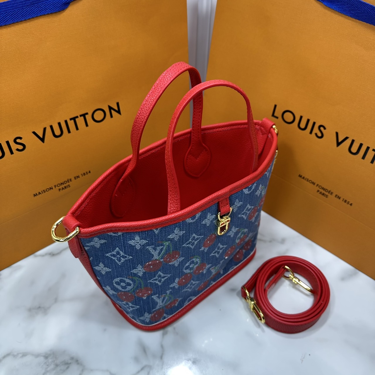 ORI หนังแท้ | LV x TM - Neverfull Inside Out BB Bag Monogram cherry denim กระเป๋าสะพายทรงโท้ทใบเล็ก ไอเท็มโดดเด่นมีชีวิตชีวา เดนิมปักลายเชอร์รี่สีสันสดใสสะดุดตาสะท้อนสไตล์ไอคอนิกของศิลปินชาวญี่ปุ่น