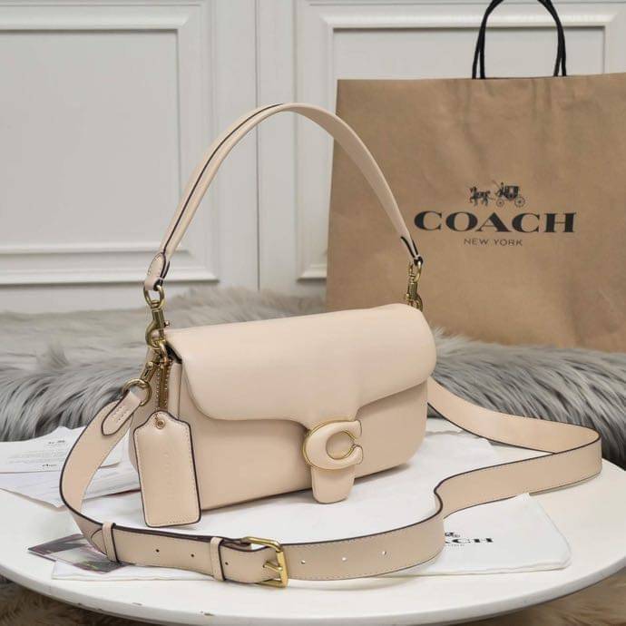 COACH PILLOW TABBY SHOULDER BAG 26 ไซส์ใหญ่ จุของได้ล้นๆ มาใหม่ขายดีที่สุด หนัง nappa หนานิ่ม นุ่มมากๆ พร้อมโลโก้รุ่นใหม่ด้วยเช่นกัน เพิ่มความหรู ดูดีเข้าไปอีกค่ะ