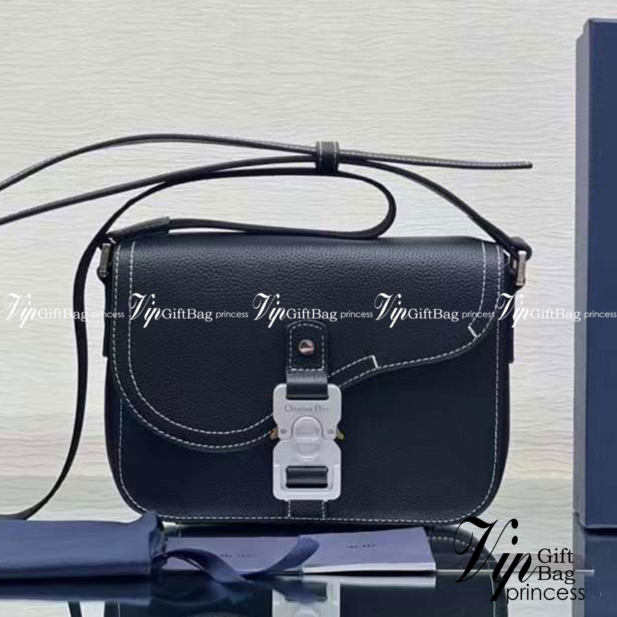 Dior Saddle Messenger Bag / Dior messenger bag Technical and Grained Calfskin เกรดเทพออริจินอล หนังแท้ ภาพถ่ายจากสินค้าจริง ใช้งานต่างประเทศได้