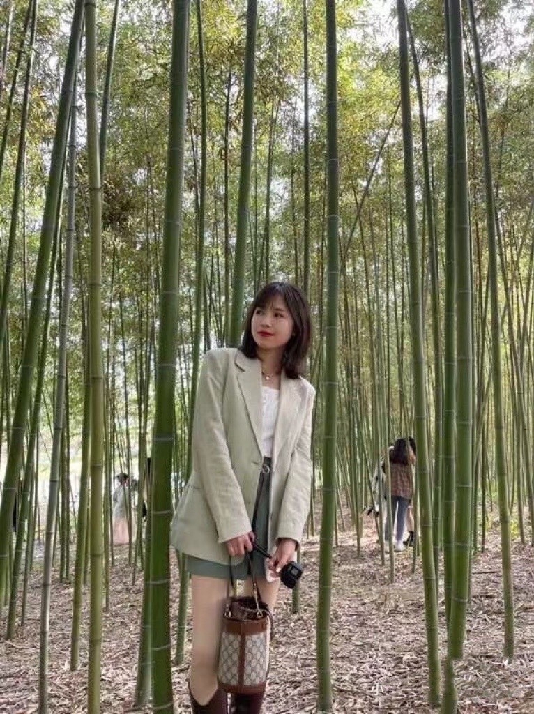 VIP 】Gucci Horsebit Gift Bag กระเป๋าสะพายข้าง Premiumgift วัสดุหนังแท้ เปิด-ปิด ด้วยกระดุมแม่เหล็ก ด้านในโล่ง ใส่ตังค์ ใส่โทรศัพท์ Iphone+ ได้ สายยาวปรับระดับได้ Crossbody ได้ น้ำหนักเบา มาพร้อมกล่องแบรนด์ สวยหรูดูแพง จะซื้อใช้เองหรือเป็นของขวัญก็เหมาะ ได