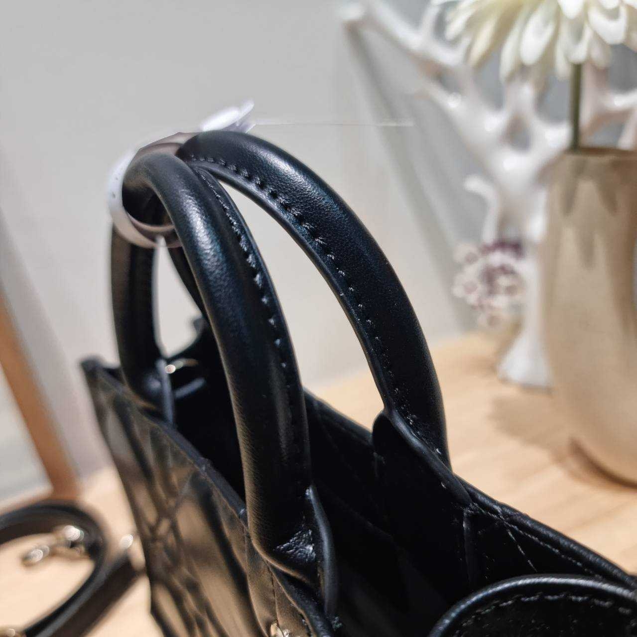 Dior mini book tote macro cannage bag กระเป๋าทรงโท้ทสุดฮิต ไซส์มินิ ดีไซน์ใหม่ หนังสวย พกพาไปไหนก็ได้ คล่องตัวและแมตช์ง่ายสุดๆ