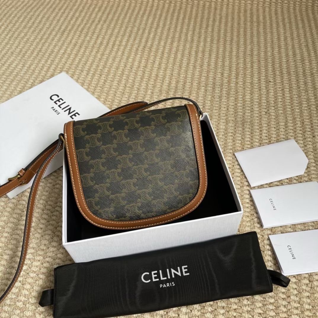 ORI หนังแท้ | CELINE BESACE CLEA IN SHINY LEATHER กระเป๋าสะพายทรงสวย โค้งมนอยู่ทรงพร้อมโลโก้หน้าสีทองสวยหรู Best item ดีไซน์เรียบหรูดูแพง ฮิตสุดในเกาหลี ใช้ได้ทั้งชายหญิง