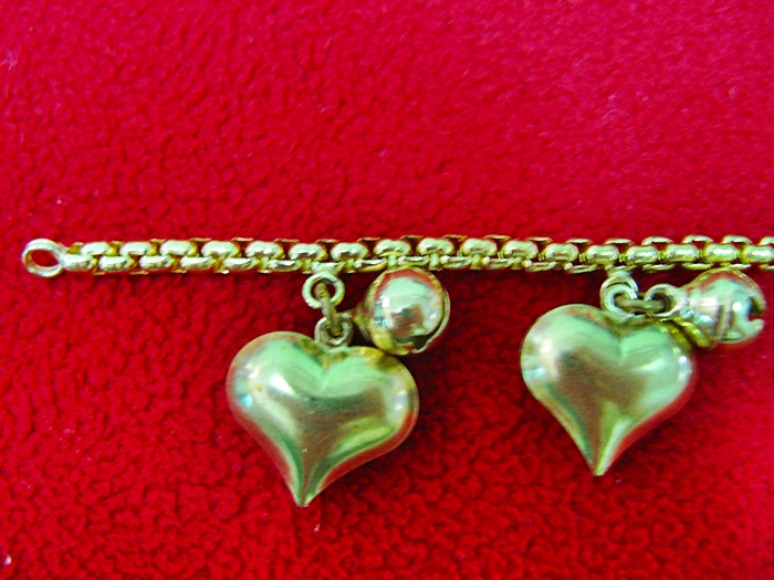 สินค้าหมดค่ะ สร้อยข้อมือทองเหลือง+จี้หัวใจค่ะ