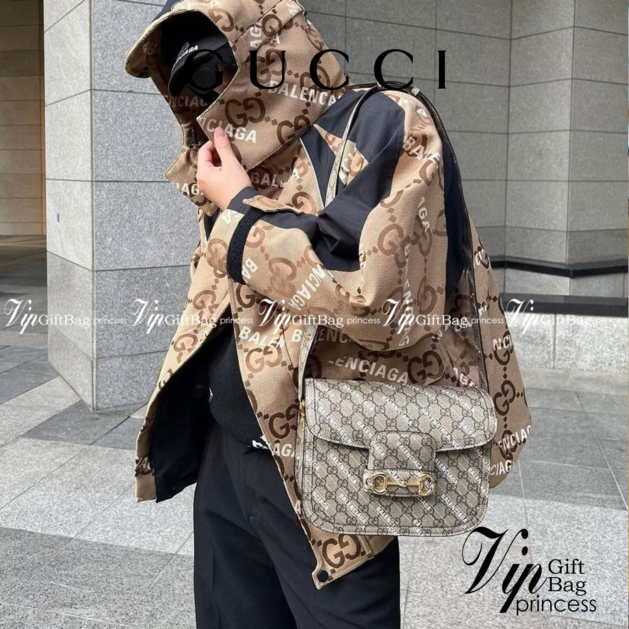 GUCCI x Balenciaga Horsebit 1995 รุ่นเด็ดสุด!! ฮ็อตสุด!! ที่ไม่ว่าใครก็ต้องรอคอย กับโปรเจคสุดเลิศ Balenciaga × Gucci strap shoulder bag กระเป๋าสะพายไหล่/สะพายข้าง ดีไซน์ใหม่ที่คอลแลบระหว่าง 2 แบรนด์สุดโต่งในเรื่องแฟชั่น รับรองความสวยไม่โป๊ะ วัสดุหนังแคนวา