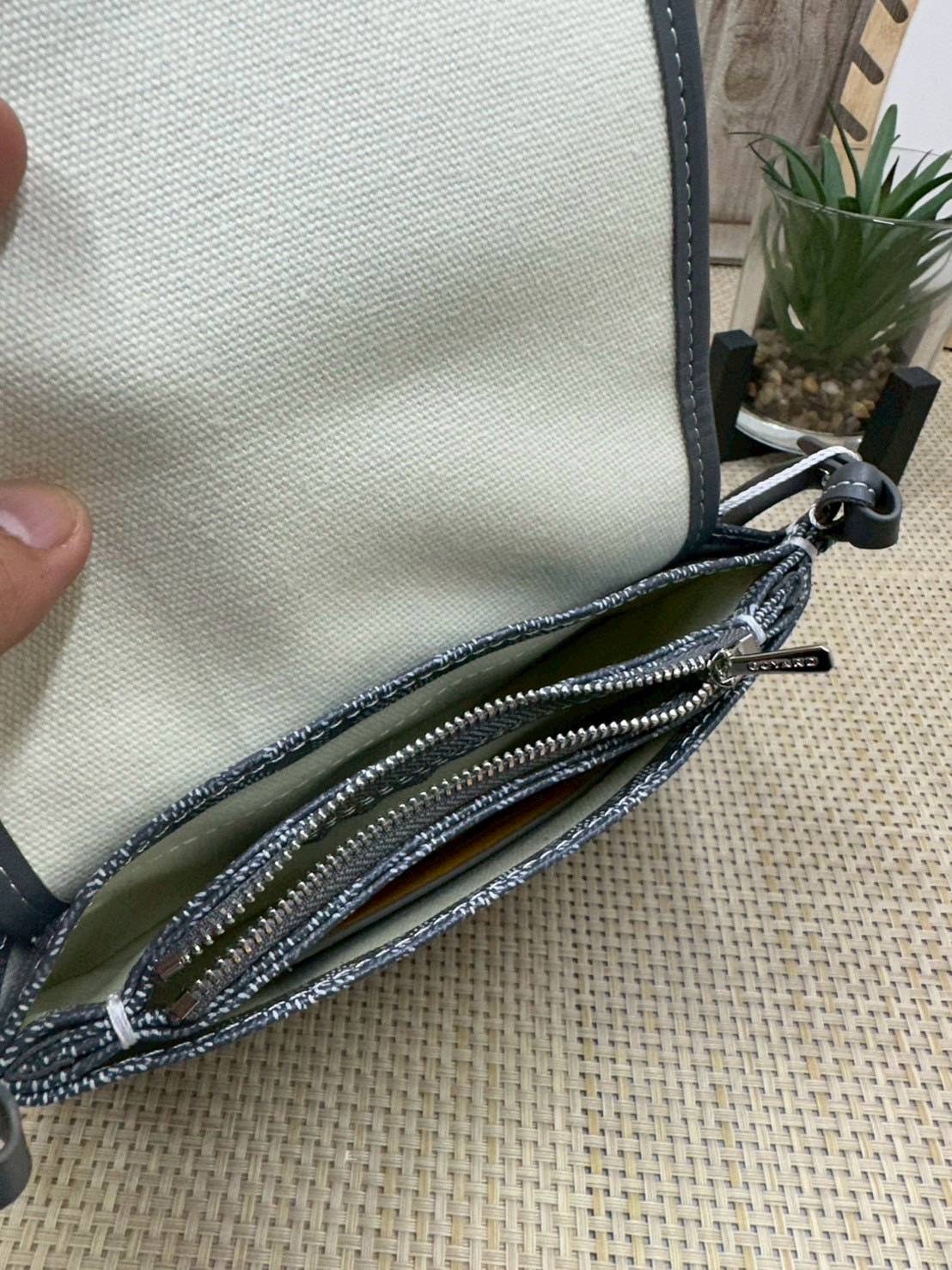 พร้อมส่ง 10 สี ORI หนังแท้ | GOYARD Plumet pouch-wallet กระเป๋าสะพายใบเล็กกะทัดรัด ดีไซน์กระเป๋าสตางค์ Plumet ดีไซน์มาพร้อมช่องใส่เหรียญ ธนบัตร และบัตรต่างๆ