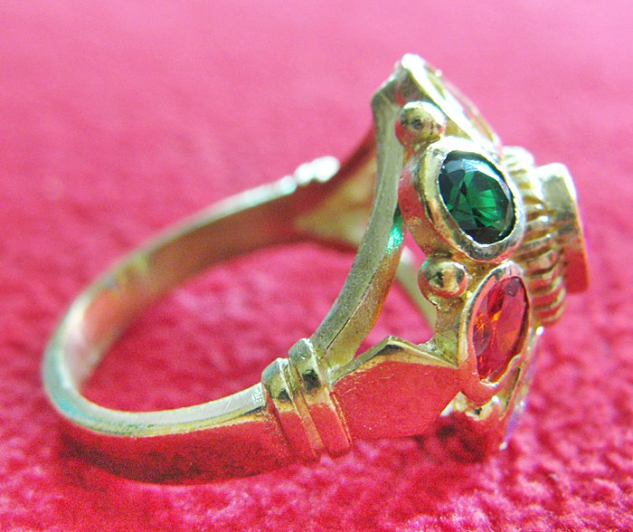 สินค้าหมดค่ะ แหวนพลอยนพเก้า รูปดอกไม้8กลีบ ทองเหลือง แบบ1ค่ะ