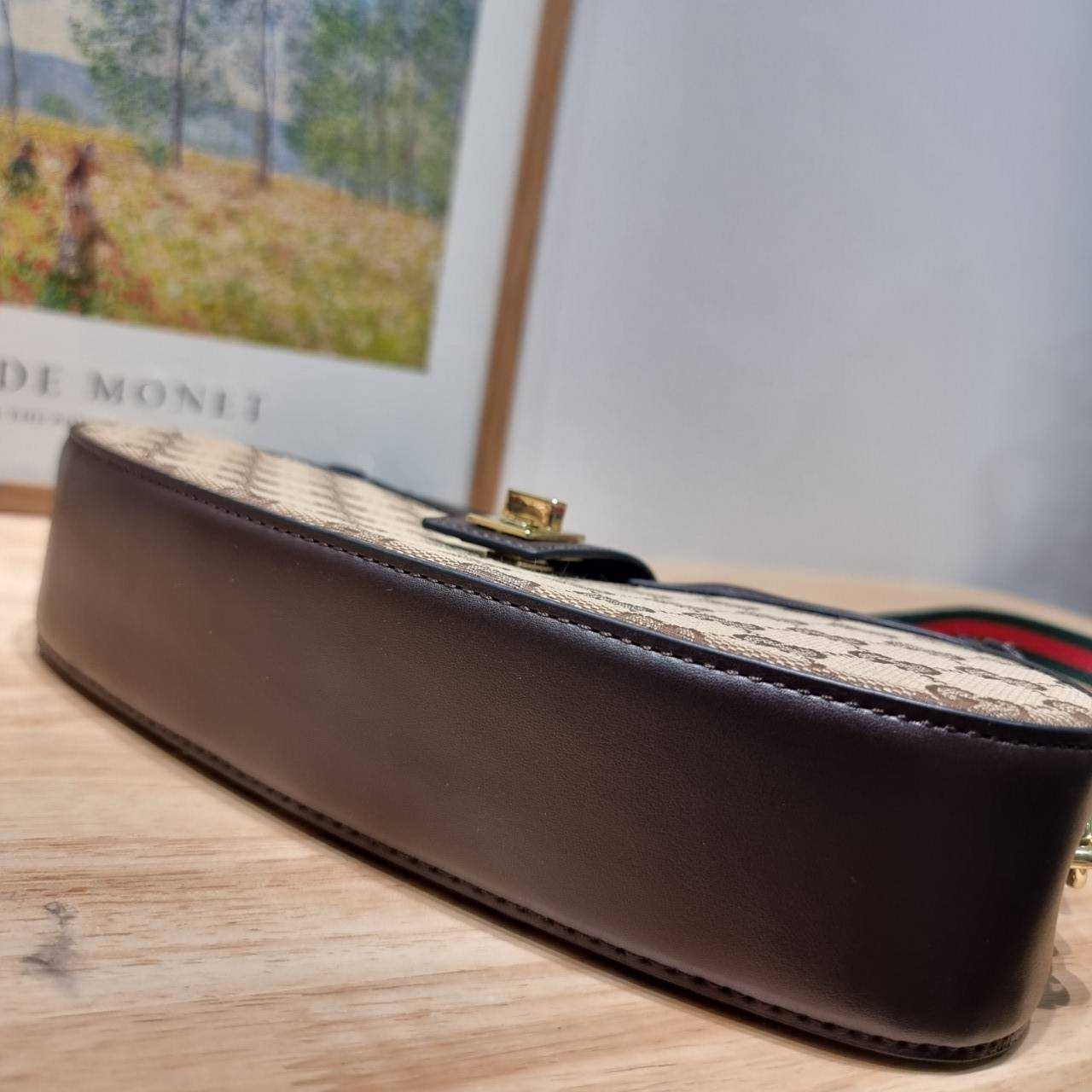 Gucci moon side mini shoulder bag สวยย้อนยุค y2k กำลังมาแรง กับอีกหนึ่งไอเท็มสุดจึ้ง ด้วยขนาดที่กำลังพอดี ดีไซน์คลาสสิคลัคชู ดูผู้ดี สวยแบบน้อยแต่มาก