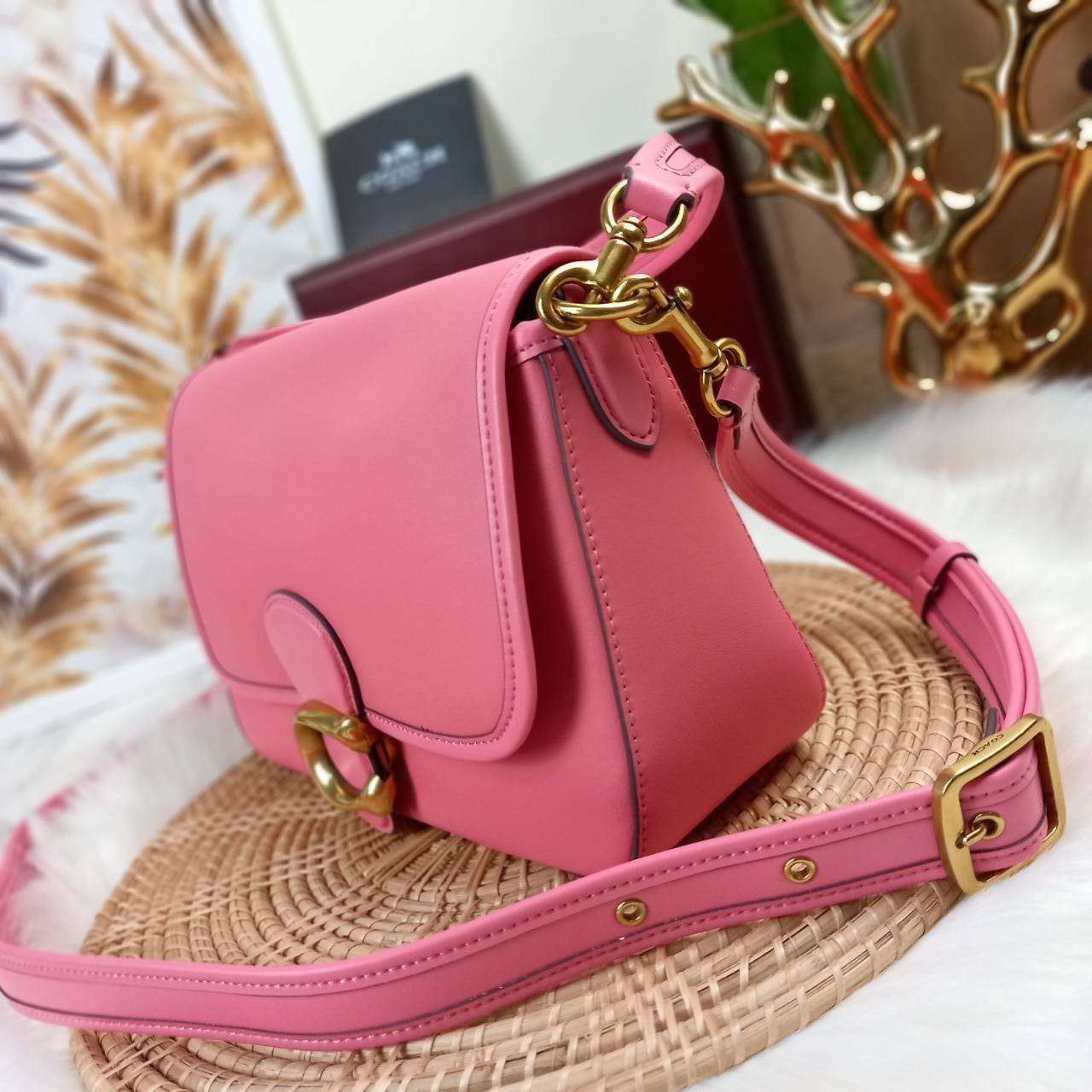 COACH SOFT TABBY SHOULDER BAG (C4823//C5261) กระเป๋าถือ กระเป๋าสะพาย ที่ใครๆก็เข้าถึงได้ หรูหรา คลาสสิค ลุคเรียบร้อย แต่ความสวยไม่น้อย! ดาเมจความลุคผู้ดีรุนแรงมาก!!เกินต้าน!!// วัสดุหนังแท้ทั้งใบ หนังเรียบ หนังนิ่มมากๆ อยู่ทรงสวยมากๆด้วย// ด้านในโล่งกว้าง