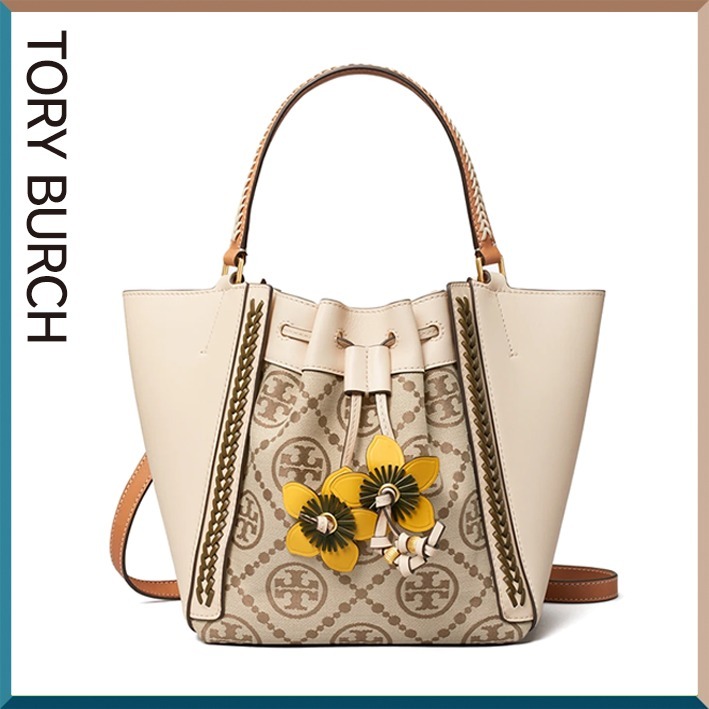 TORY BURCH T Monogram McGraw Braided Dragonfly Bag / TORY BURCH T MONOGRAM FLORAL CROSSBODY BAG กระเป๋าสะพายน้องใหม่มาแรง ลวดลาย Monogram ดีไซน์เก๋ วัสดุ calfskin อะไหล่สีทอง รูปทรงถักเปียด้านข้าง สายรุดประดับด้วยดอกได้ที่ทำจากหนัง สไตล์เรียบง่ายแต่ดูหรูส