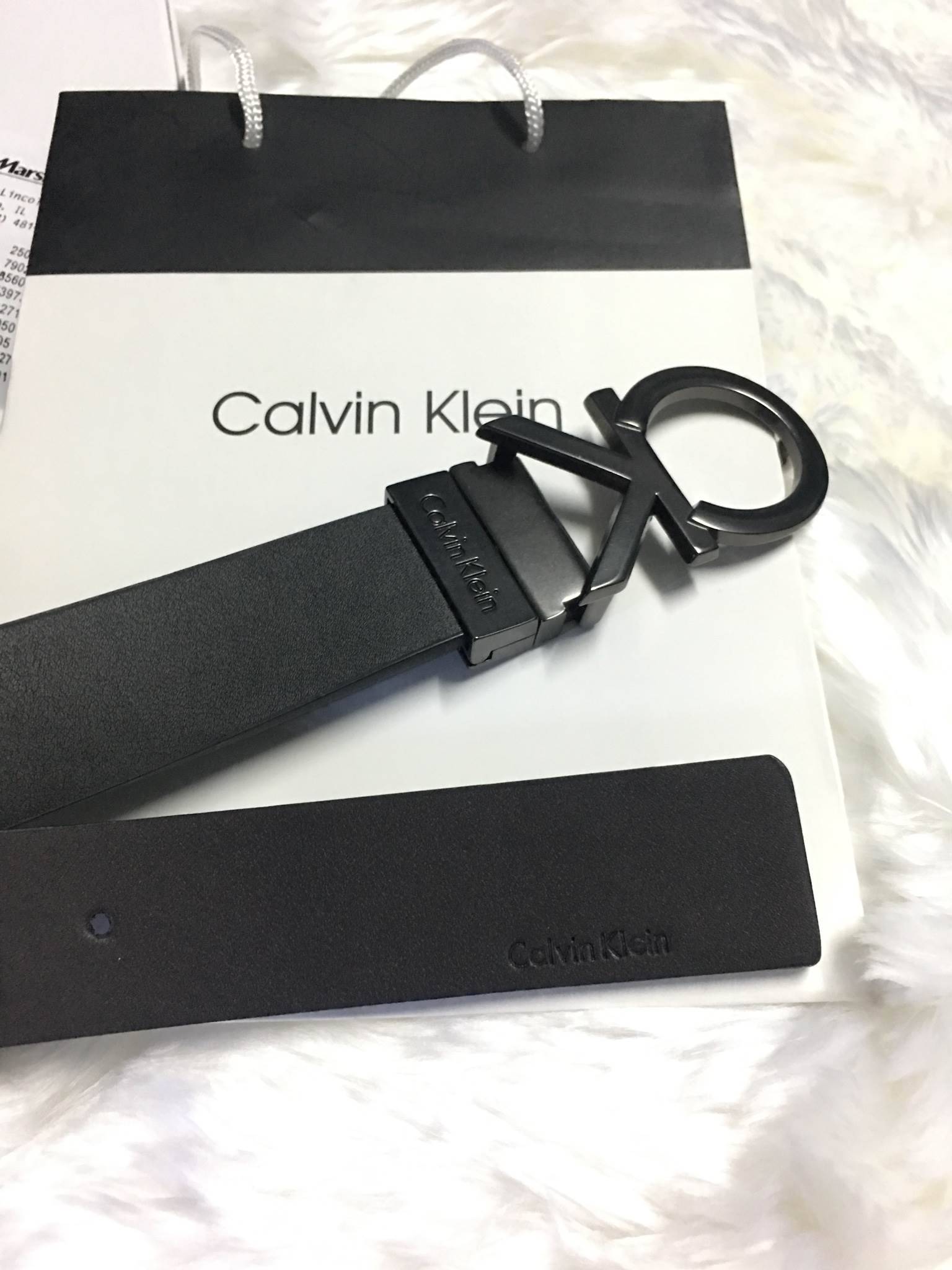 New item! ชุดของขวัญสำหรับคุณผู้ชาย เข็มขัด Calvin klein ของแท้ งาน outlet ที่ใครหลายคนรอคอย ดีไซน์เรียบหรู ตามแบบฉบับของCKเลยคะ จะ ซื้อเป็นของขวัญ ของฝาก ปีใหม่ ดีเลิศค่า Brand Calvin Klein