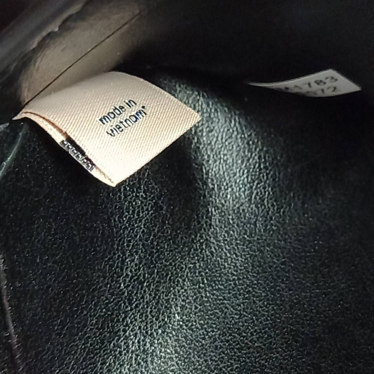 COACH 3-IN-1 WALLET IN SIGNATURE CANVAS WITH VARSITY STRIPE WITH KEY FOB LIMITED BOX(COACH F26072)🍁กระเป๋าสตางค์ มี ID ใบลูก สำหรับใส่บัตรแยก มีพวงกุญแจ ใช้แล้วดูหล่อสุดๆ🔸️**จะใช้เอง หรือเป็นของขวัญให้คนสำคัญ ก็ตอบโจทย์มากๆ **รับประกันว่า 