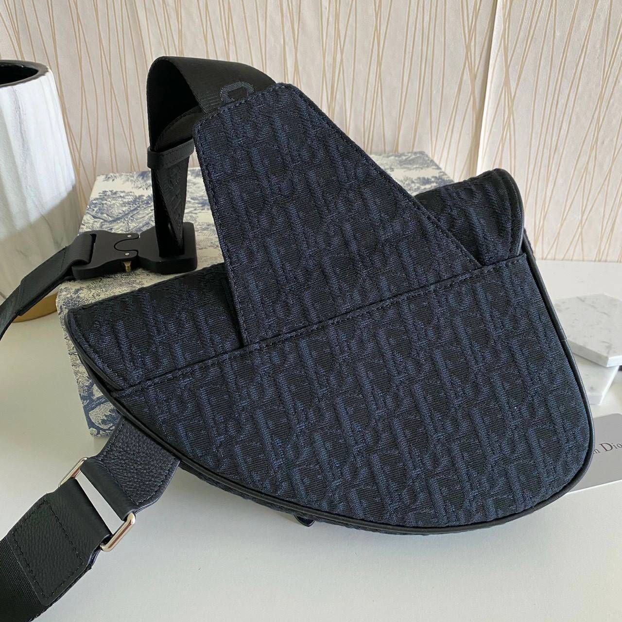 VIP 】𝐂𝐇𝐑𝐈𝐒𝐓𝐈𝐀𝐍 𝐃𝐈𝐎𝐑 SADDLE BAG Black Dior Oblique Jacquard พร้อมส่งที่ไทย 2 สีสุดคลาสสิก กระเป๋าสะพายข้าง สายปรับขนาดได้ จุของได้เยอะ ใช้ได้ทั้งหญิงชาย