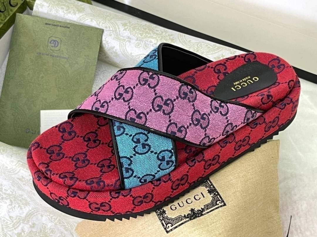 หนังแท้ GUCCI Denim Sandals / GG jacquard organic denim platform sandals / GG Shoes พร้อมส่งที่ไทย รองเท้าผ้าเดนิมเกรดเทพออริจินอล ภาพสินค้าถ่ายจากงานขายจริง ใช้งานต่างประเทศได้ค่ะ