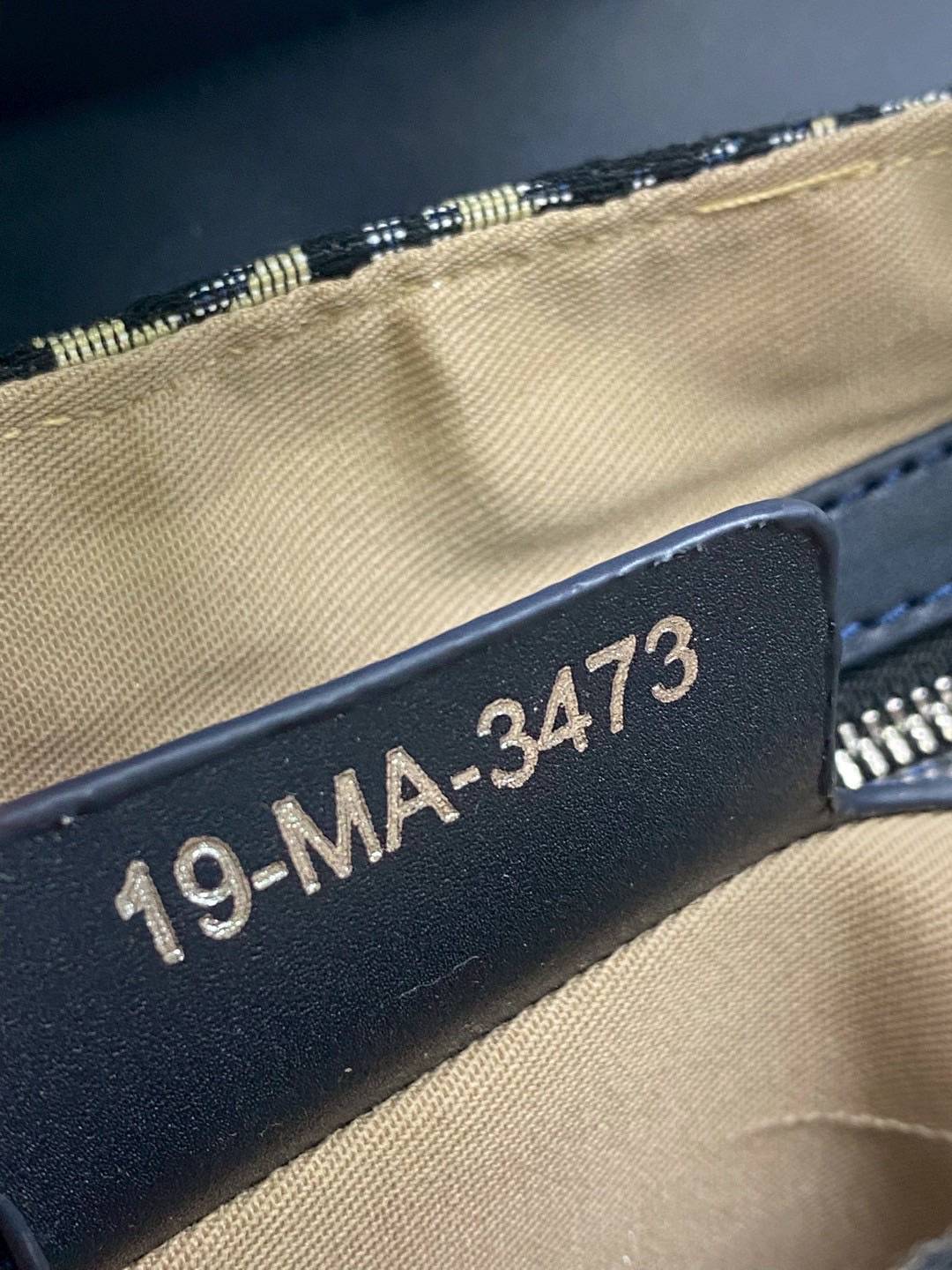 ORI หนังแท้ | DIOR Saddle Bag with Strap กระเป๋าถือ/สะพายทรงอานม้า รุ่นยอดนิยมที่มีเอกลักษณ์สวยงามเหนือกาลเวลา รุ่นใหม่ฝาพับแบบหนัง