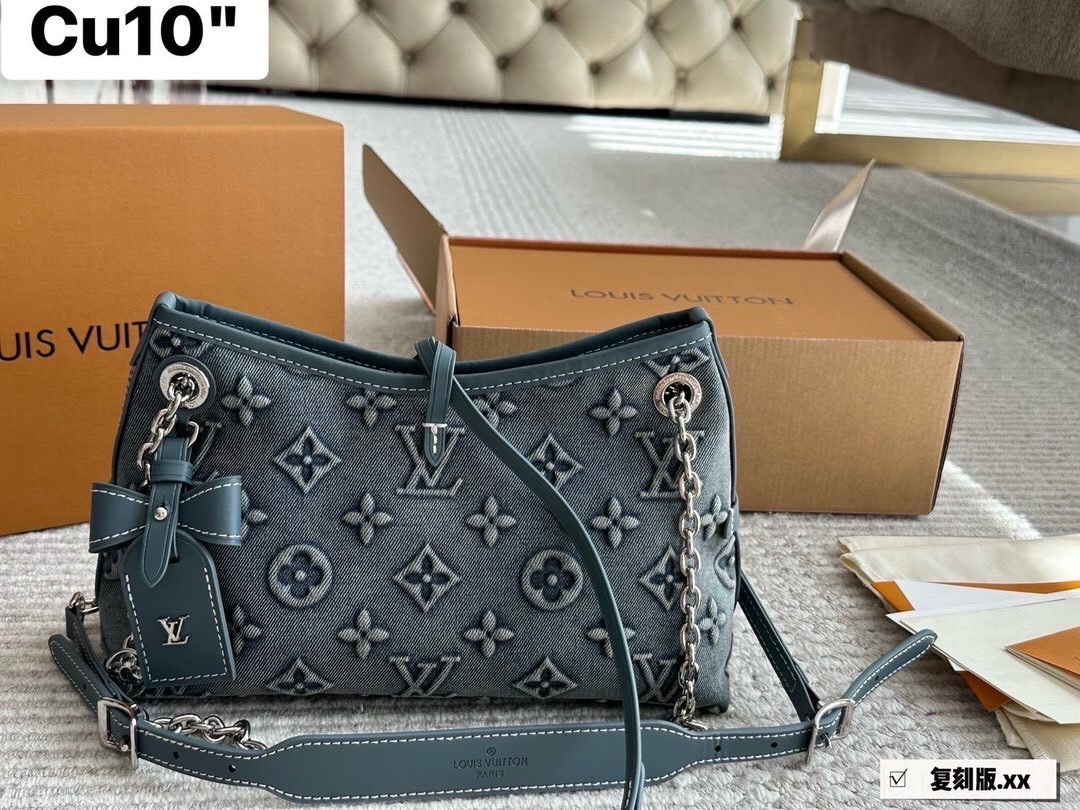 LV CarryAll BB Monogram Denim Bag กระเป๋าสะพายสุดไอคอนิกผสานสไตล์ล้ำสมัยเปี่ยมฟังก์ชัน ไซส์ใหม่ล่าสุด กะทัดรัดใช้งานได้คล่องตัวมากขึ้น เดนิมซีดสไตล์วินเทจ ปั้มนูนโลโก้ลายโมโนแกรม