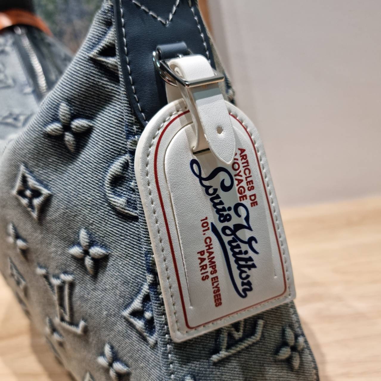 LV washed denim slouchy PM bag ใหม่ล่าสุด กระเป๋าทรงที่ใครๆก็ต้องมี ด้วยรูปทรงคลาสสิคและใช้งานง่าย ในดีไซน์สุดชิคเดนิมคมชัด