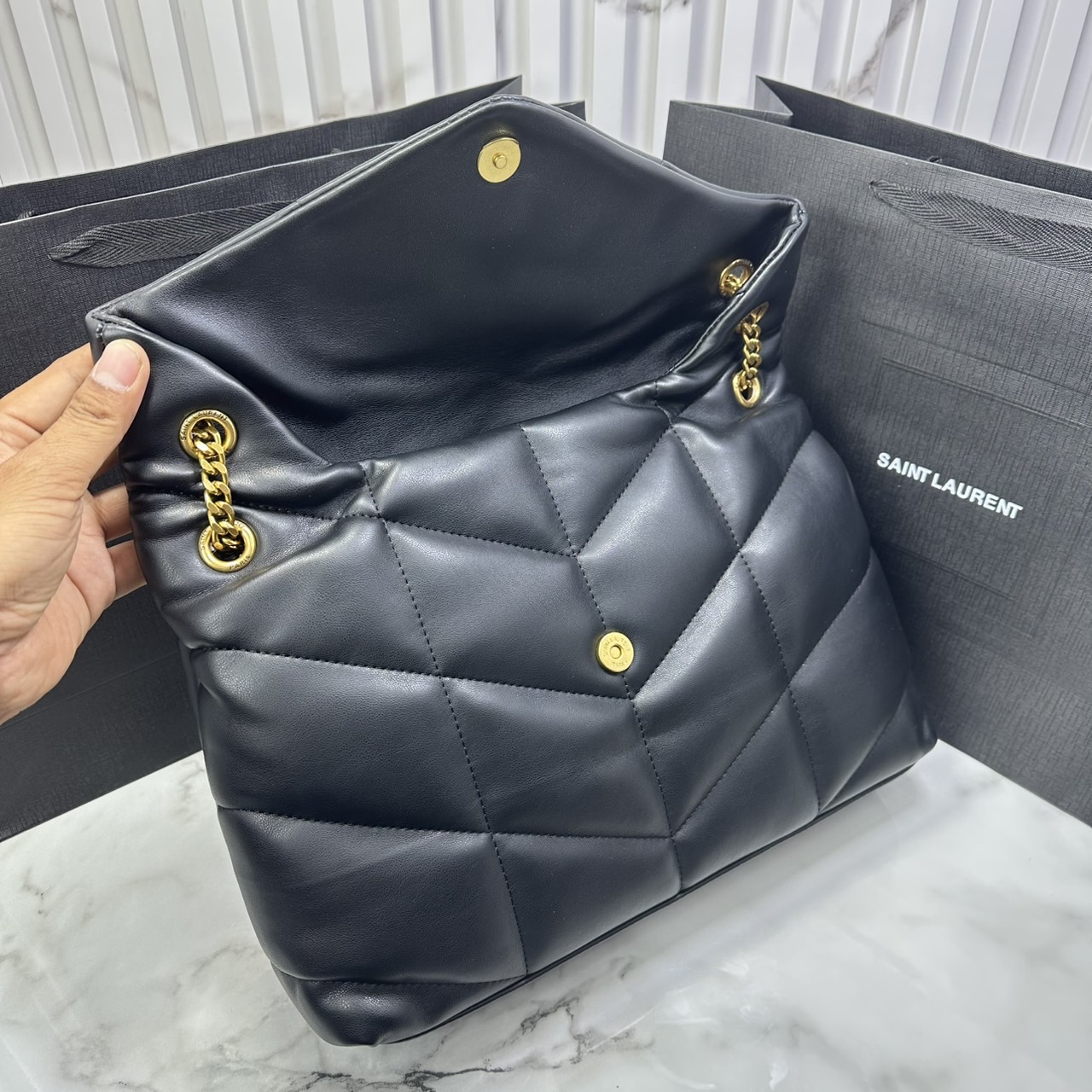 ORI หนังแท้ | 32cm YSL PUFFER Medium in Nappa leather กระเป๋าสะพายรุ่นยอดนิยม ทรงสวย ใช้ได้บ่อยไม่มีเบื่อ วัสดุหนังสัมผัสนิ่มมือ ดีไซน์เรียบหรู ดูแพง สะพายได้หลากหลาย