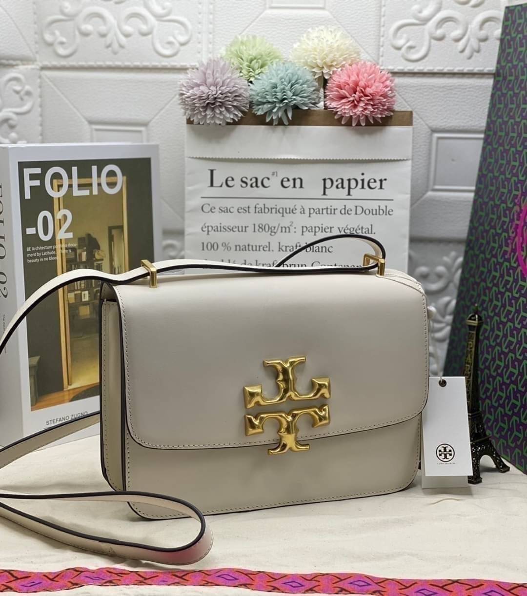 Tory Burch 75003 Eleanor Medium Convertible Shoulder Bag พร้อมส่งที่ไทย อีกรุ่นที่น่าครอบครองมากๆค่ะ กระเป๋าสะพายข้างและทบสายเป็นคล้องไหล่ได้ หนังแท้ชั้นดี ใช้ได้กับทุกๆโอกาส ห้ามพลาด ก่อนหมดนะคะ!!