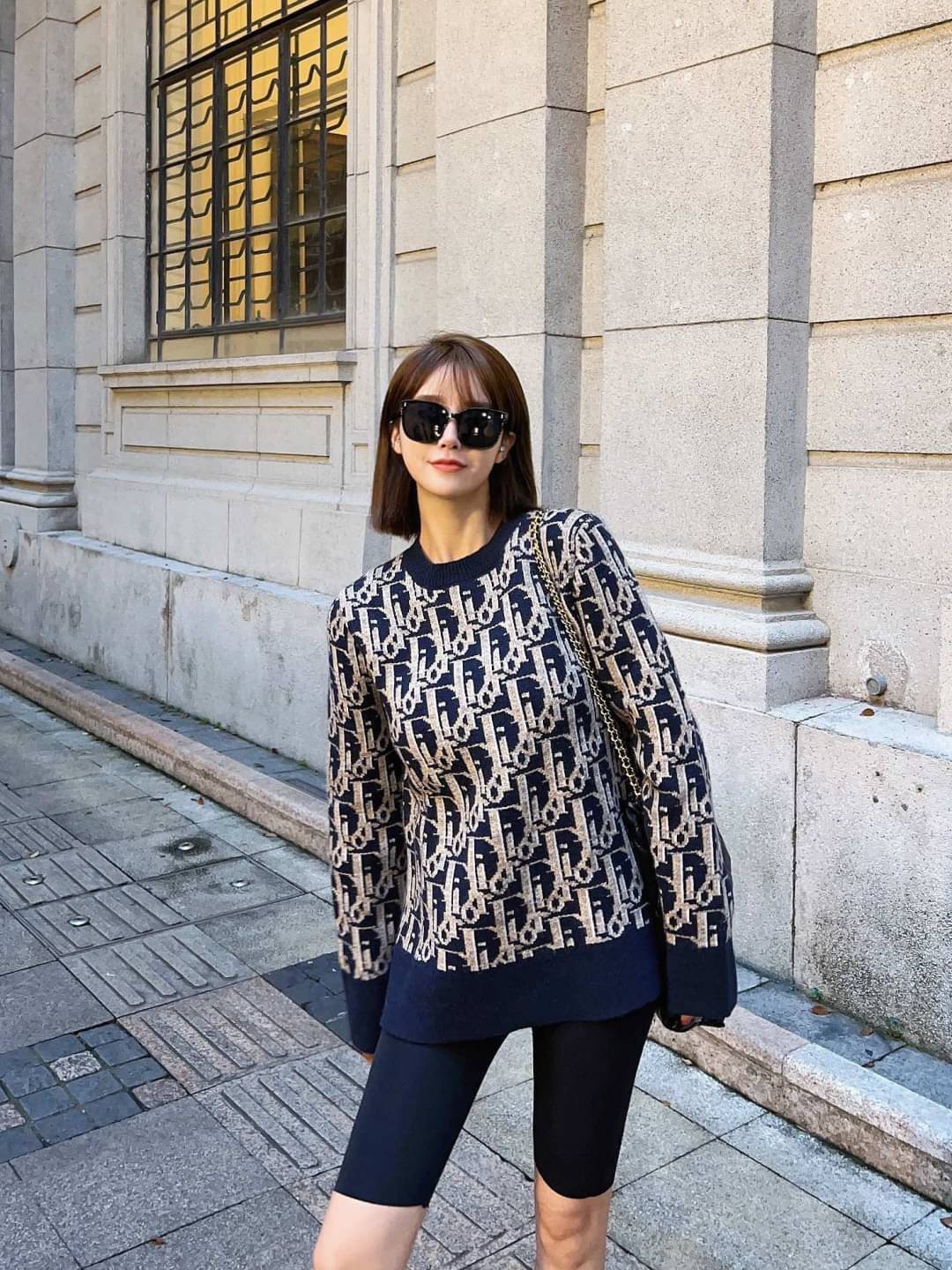 DIOR Sweater / Dior Oblique Sweater งานเกรดออริจินอล มีป้ายแท็กที่คอเสื้อทุกตัว ใส่ได้ทั้งผู้หญิงผู้ชาย พร้อมส่งที่ไทย ภาพสินค้าถ่ายจากงานขายจริง ใช้งานต่างประเทศได้