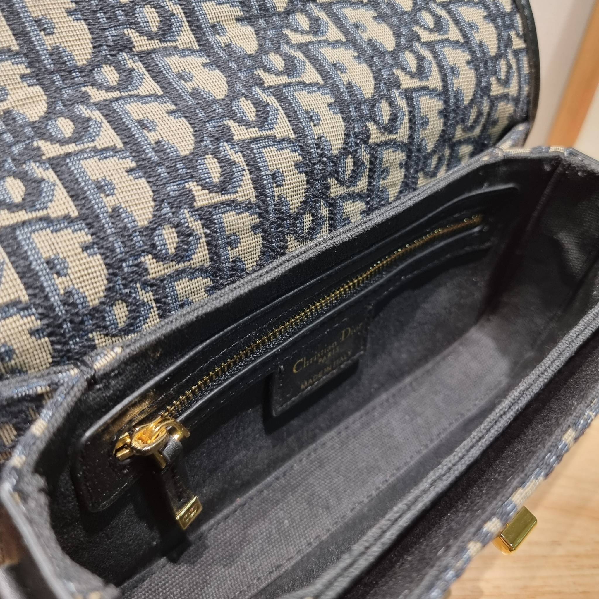 DIOR 30 MONTAIGNE AVENUE BAG สวยหรู ดีเทลแพง ต้องยกให้ไอเท็มนี้เลย กับกระเป๋าสะพายข้าง