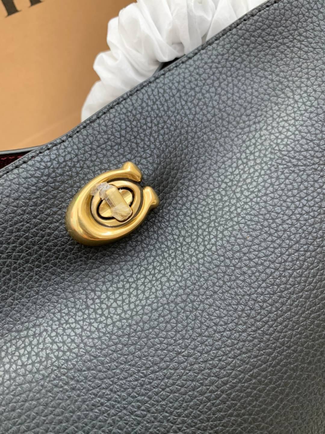 COACH WILLOW SHOULDER BAG ((C2745//C2590//C2621)) พร้อมส่งที่ไทย รุ่นแนะนำค่ะ🔥🔥 🔺กระเป๋าหิ้ว//คล้องไหล่//สะพายข้าง สุดคุ้ม! หนังแท้ชั้นดี ได้ไปหลงรักแน่นอนค่ะ หนังสวยมากๆ😘 🔺ตัวกระเป๋าแบ่งเป็นสองช่องหลัก ด้านนึงเป็นแ