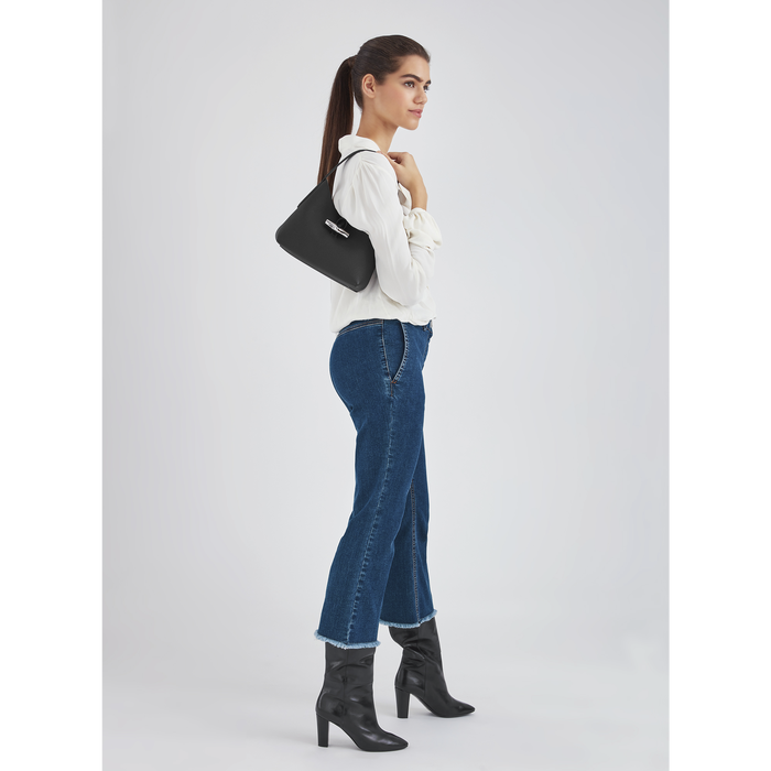 Longchamp ROSEAU Sac porté épaule XS กระเป๋าสะพายไหล่ซึ่งเป็นหนึ่งในแฟชั่นไอเทมที่สาว ๆ ส่วนใหญ่จะต้องมีไว้ใช้งานกันอย่างน้อยคนละหนึ่งใบแน่นอน ใช้งานสะดวก คล่องตัว ทั้งยังมีดีไซน์ให้เลือกหลากหลายตั้งแต่แบบหรูหรา น่ารักสดใส ไปจนถึงเรียบโก้ ให้คุณเลือกหยิบม