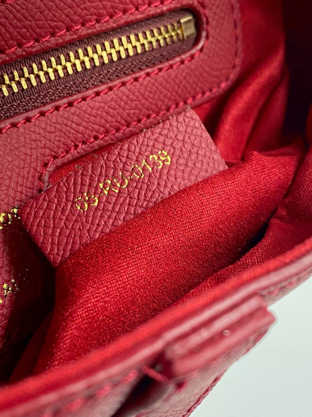 ORI หนังแท้ | DIOR Saddle Bag with Strap Grained Leather กระเป๋าถือ/สะพายทรงอานม้า รุ่นยอดนิยมที่มีเอกลักษณ์สวยงามเหนือกาลเวลา ลูกเล่นห้อยด้วยตัวอักษร D ตรงหูหิ้วมีกิมมิค CD สวยหรูดูแพง